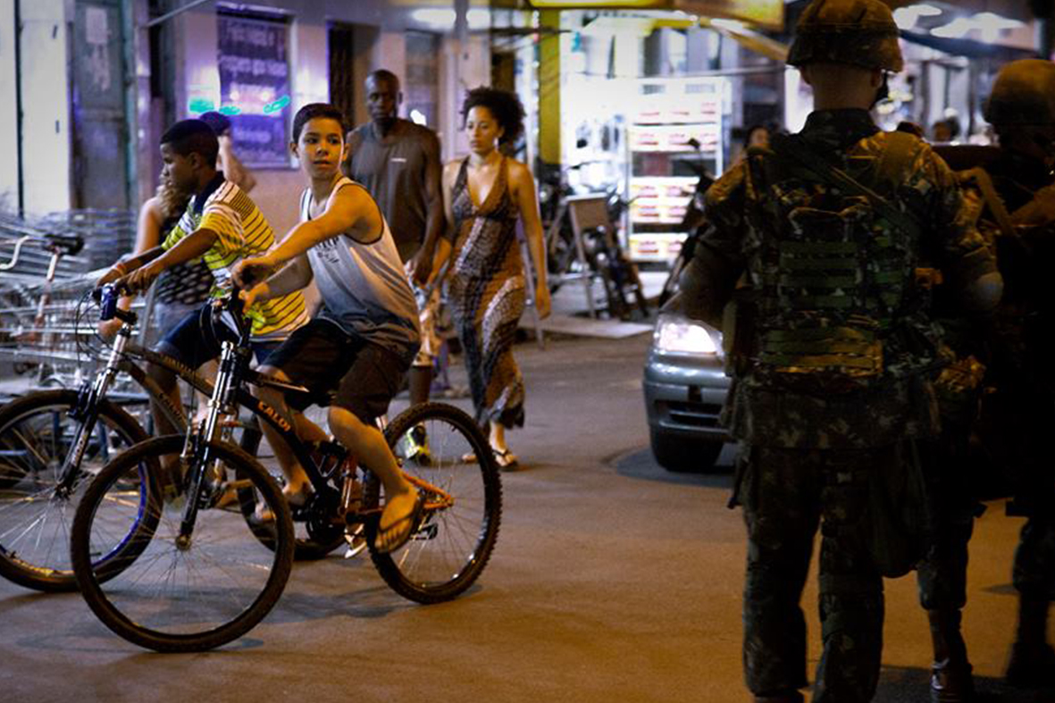 Ocupação do Exército na Favela da Maré, zona norte do Rio, fevereiro de 2014 — Foto: Rafael Daguerre