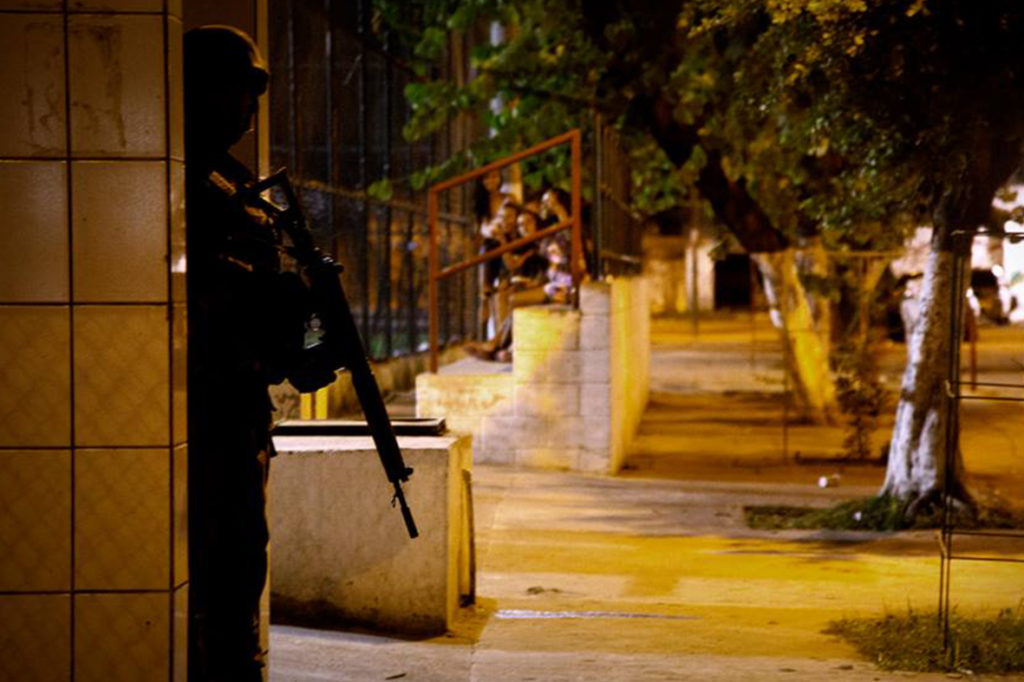 Ocupação do Exército na Favela da Maré, zona norte do Rio, fevereiro de 2014 — Foto: Rafael Daguerre