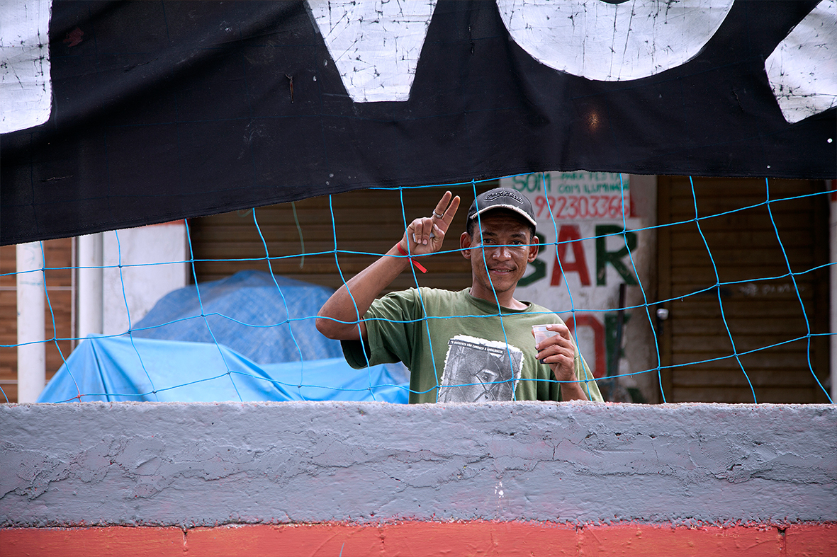 Encontro Nacional na favela de Manguinhos reuniu diversas entidades e movimentos sociais que lutam contra o terrorismo de Estado — Foto: Rafael Daguerre