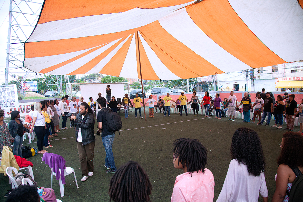 encontro_maes_vitimas_estado_2017_05 Encontro Nacional na favela de Manguinhos reuniu diversas entidades e movimentos sociais que lutam contra o terrorismo de Estado — Foto: Rafael Daguerre