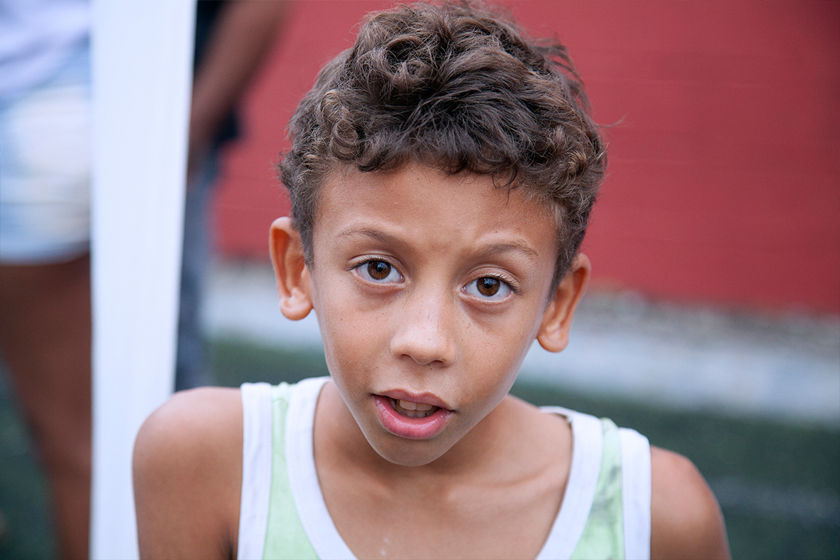 Diversas crianças participaram do 2° Encontro Nacional na favela de Manguinhos — Foto: Rafael Daguerre