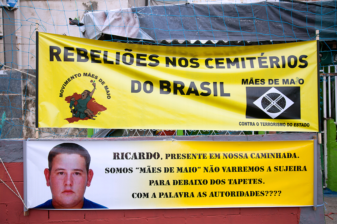 O Movimento Mães de Maio esteve presente no 2° Encontro Nacional na favela de Manguinhos — Foto: Rafael Daguerre