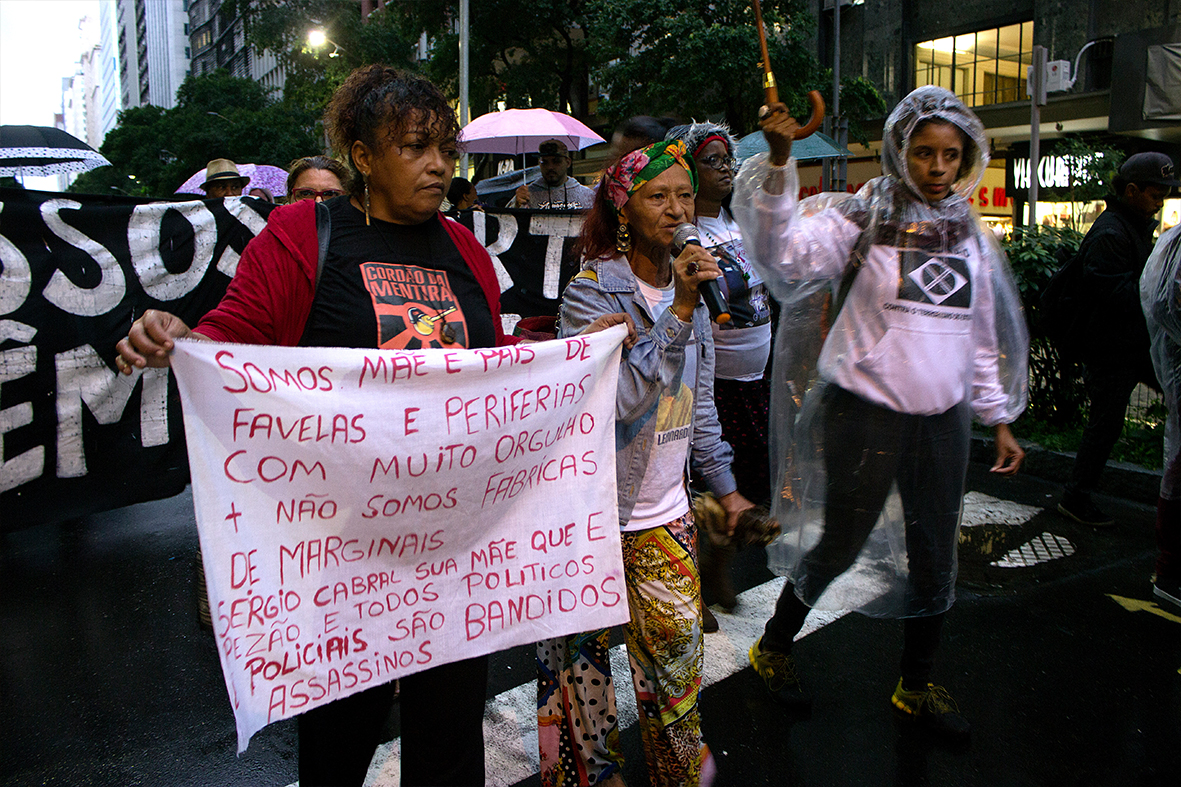 Manifestação no Centro do Rio, parte das atividades do Encontro — Foto: Rafael Daguerre