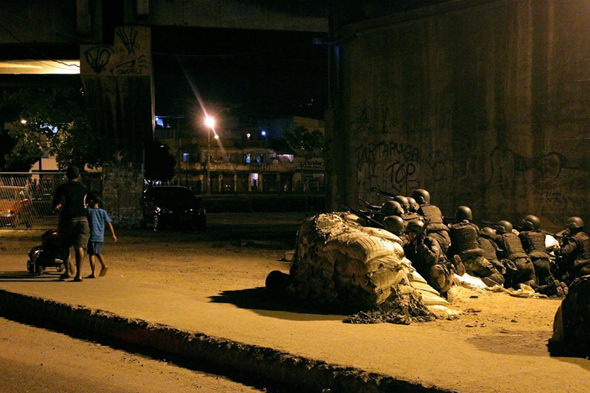 Ocupação do Exército na Favela da Maré, zona norte do Rio, fevereiro de 2014 — Foto: Rafael Daguerre