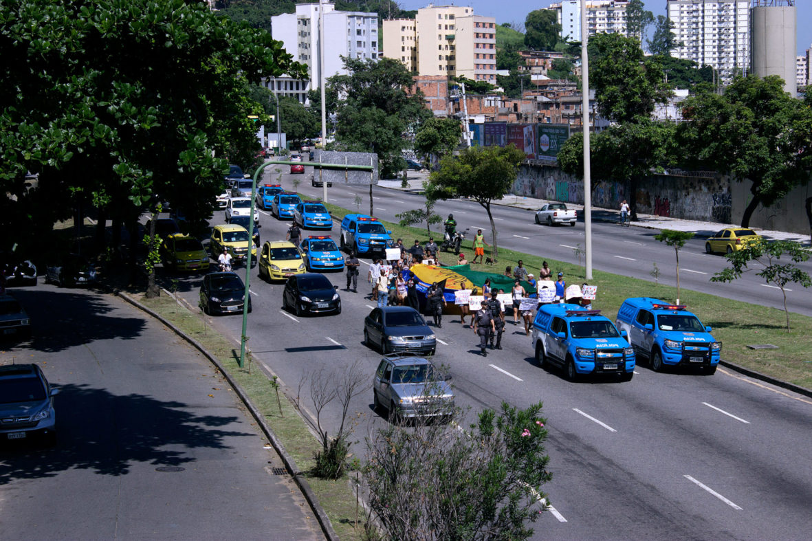 Manifestação dos moradores contra violência do Estado na favela — Foto Rafael Daguerre