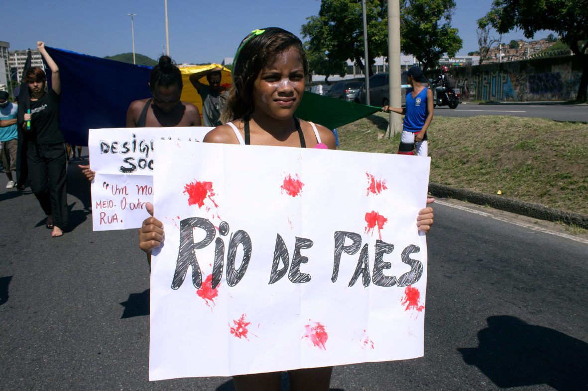 IMG_8147 Jovem moradora ironiza o prefeito do Rio Eduardo Paes e sua política de remoção — Foto Rafael Daguerre