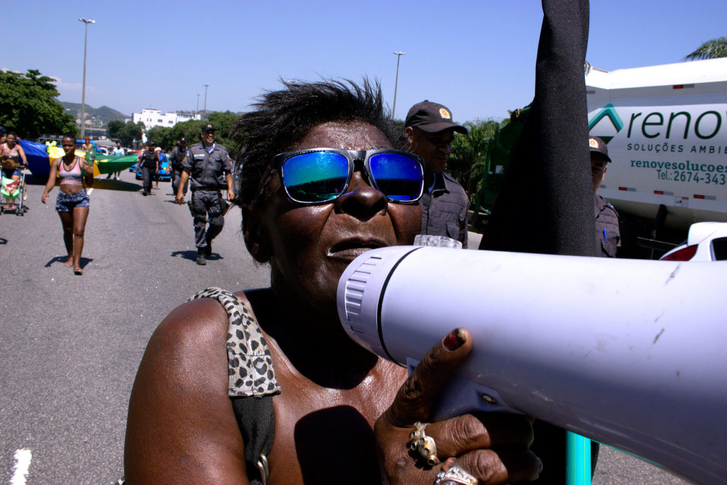 Protesto de moradoras da favela do Metrô-Mangueira contra a violência policial - 2015