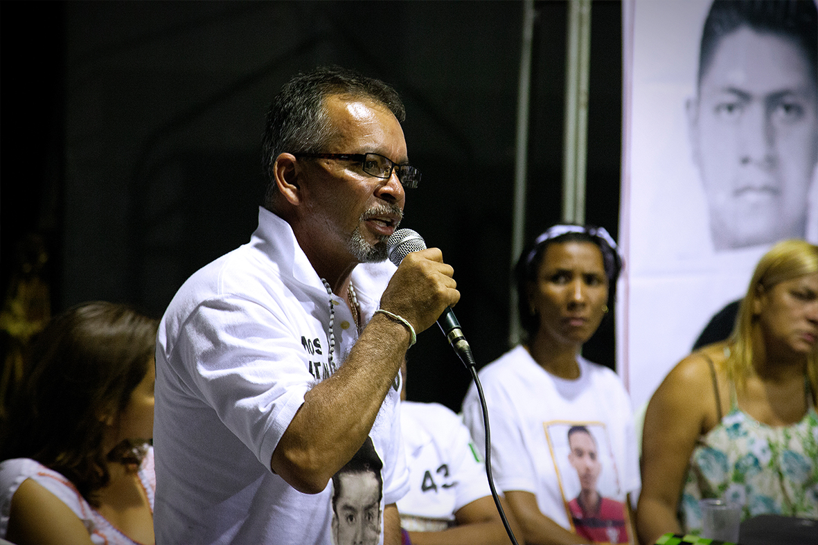 Familiares dos estudantes desaparecidos no Museu da Maré — Foto: Rafael Daguerre