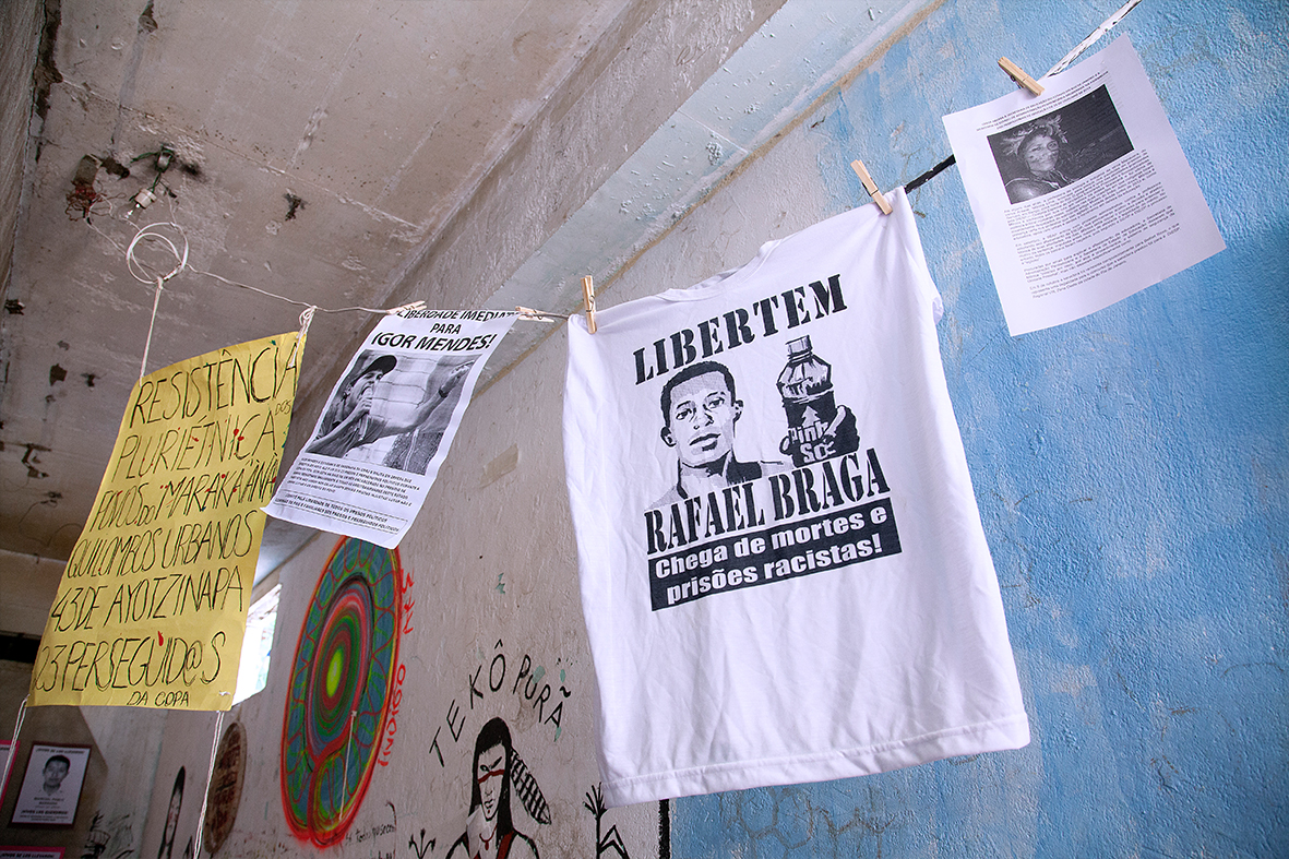 Familiares dos estudantes desaparecidos no Museu da Maré — Foto: Rafael Daguerre