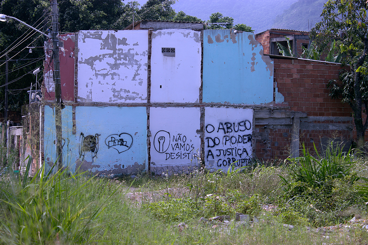 Casas destruídas pela prefeitura do Rio na Vila Autódromo, dezembro de 2015 - Foto: Rafael Daguerre