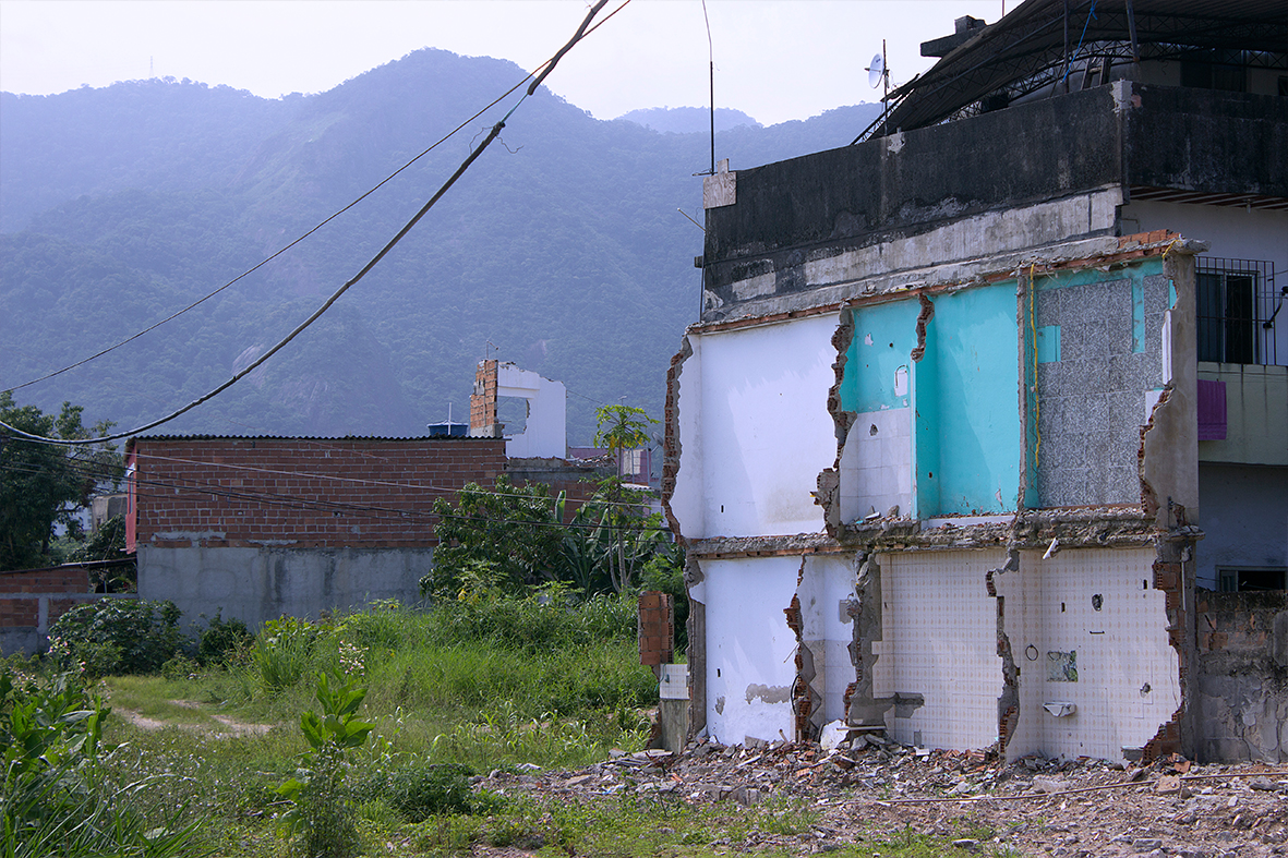 Casas destruídas pela prefeitura do Rio na Vila Autódromo, dezembro de 2015 - Foto: Rafael Daguerre